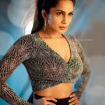 Samyuktha Shanmughanathan Instagram - 900k insta fam!! I love love you guys!! ♥️♥️♥️♥️ Thank you for always supporting and cheering for me 🤗🤗 At the age of 35 and with a lil baby boy in my arm, I have had to rebuild my life all over again from scratch. I m so overwhelmed by the kind of love & support I get from you guys..totally unexpected .. thank you for standing by me.. grateful forever ♥️♥️♥️ The picture photographed by @v.s.anandhakrishna is definitely one of my favorites. Feels like the picture says; come on now! You got this! #courage