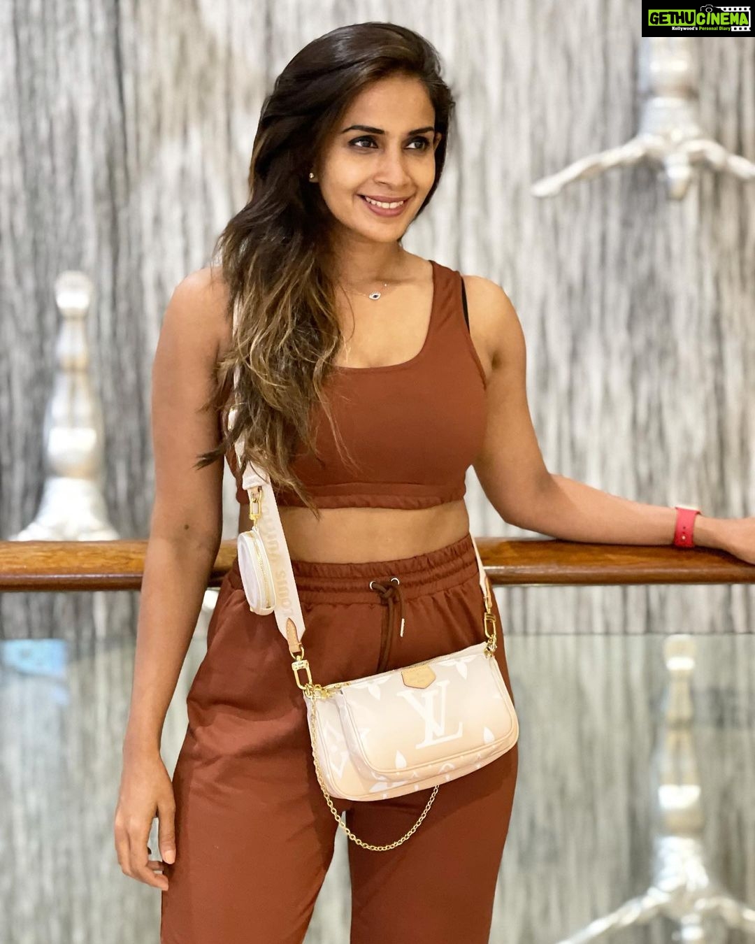 Samyuktha Shanmughanathan Instagram - DXB day 2 , just some casual shopping and great night out with the girls ♥️🤗 .. well deserved vacation 🥰🥰 Dubai, United Arab Emiratesدبي