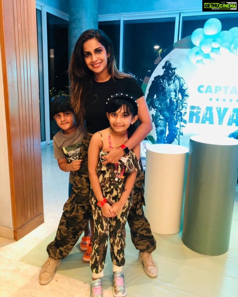 Samyuktha Shanmughanathan Instagram - Thank you for all ur love and wishes for Rayan ‘s 6th bday ! How time flies ! Can’t believe he’s gotten so big, scroll for few pics when he was so little🥰 Watch the video where I organize everything but forget the knife, and make the kiddies to sing again to buy time 😂😂 some epic moments. Thank you thank you thank you much for all the love, means sooo much to both of us ♥️