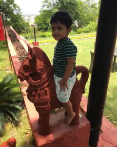 Samyuktha Shanmughanathan Instagram - Thank you for all ur love and wishes for Rayan ‘s 6th bday ! How time flies ! Can’t believe he’s gotten so big, scroll for few pics when he was so little🥰
Watch the video where I organize everything but forget the knife, and make the kiddies to sing again to buy time 😂😂 
some epic moments. 
Thank you thank you thank you much for all the  love, means sooo much to both of us ♥️