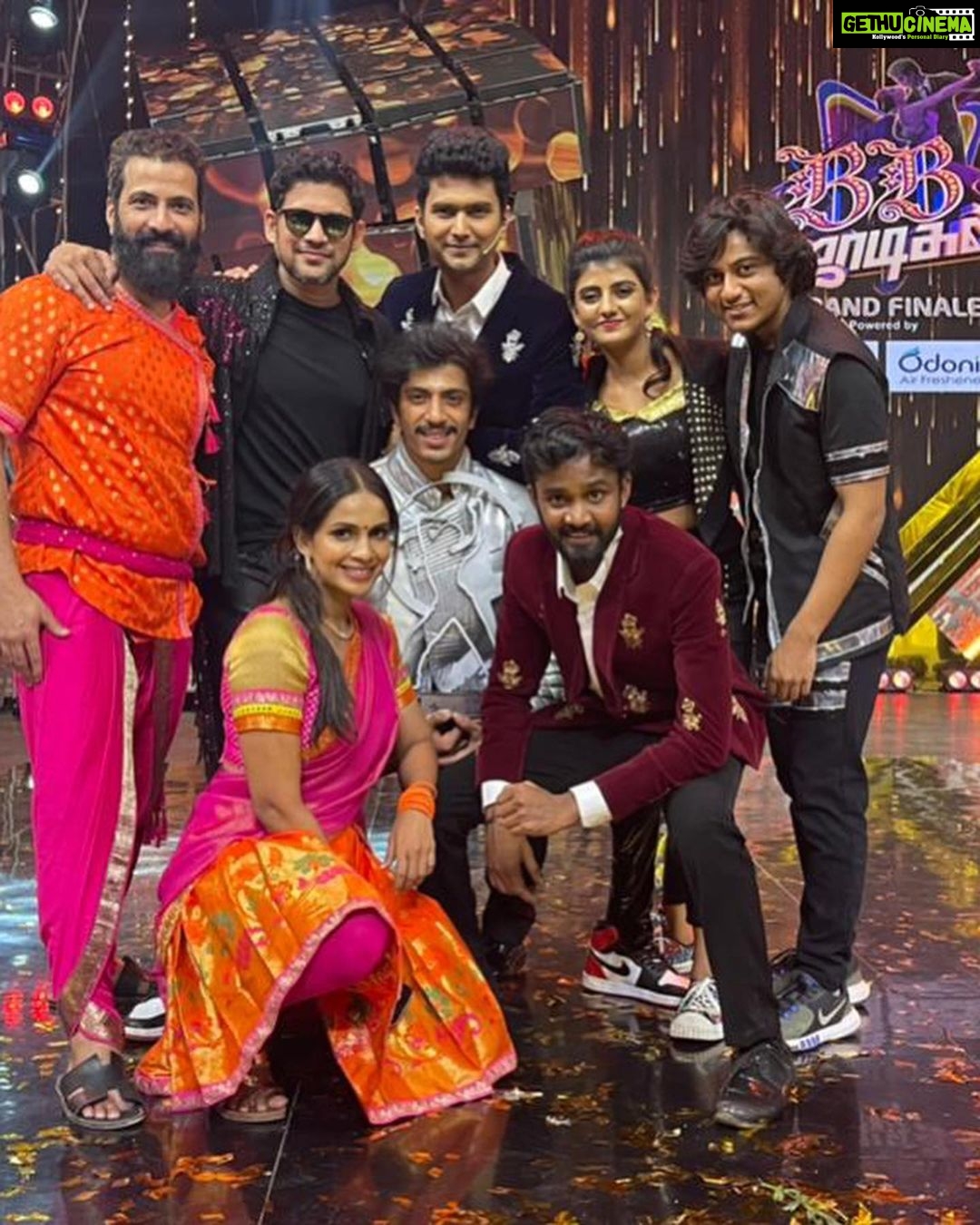 Samyuktha Shanmughanathan Instagram - BB Jodigal grand finale ! Thank u @vijaytelevision ♥️! @meramyakrishnan & @actornakkhul for being the best judges ever, and all my lovely co contestants . And @manichandra_official for tirelessly working on our concepts and his entire team of dancers who always motivated us! Just an amazing vibe ♥️ awesome memories made
