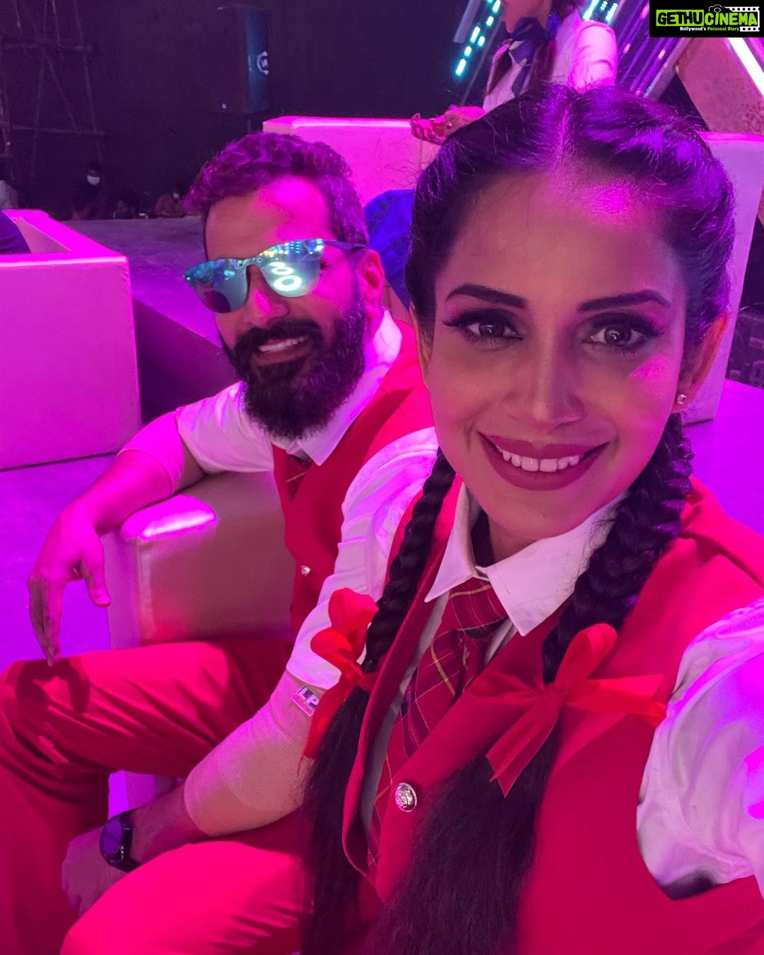 Samyuktha Shanmughanathan Instagram - 5 things they don’t teach you in school : 5. The time that’s gone is never going to come back, make the best of it. 4. You are responsible for your own happiness 3. Being kind is more important than being successful 2. Trust your instincts 1. Confidence is key ♥️