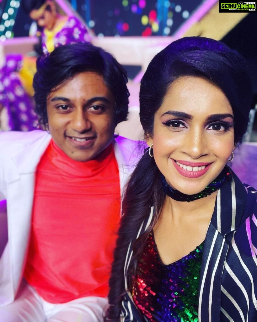 Samyuktha Shanmughanathan Instagram - Retro mode on ♥️🎉