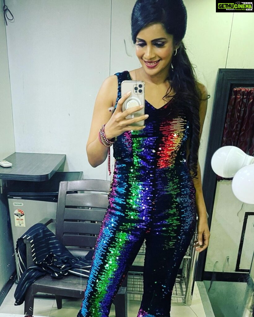 Samyuktha Shanmughanathan Instagram - Retro mode on ♥️🎉