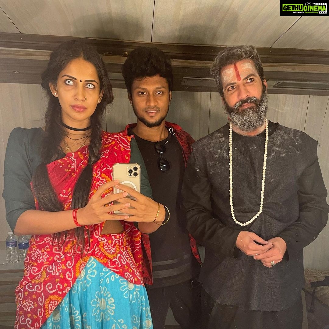 Samyuktha Shanmughanathan Instagram - The glory is not in never falling, but in rising every time you fall. Playing blind and impoverished for this act.. makes me feel grateful for even the little things we take for granted immense respect to the differently abled,more power to you ♥️ Soulful performance 🎭 @jithanramesh_official @manichandra_official