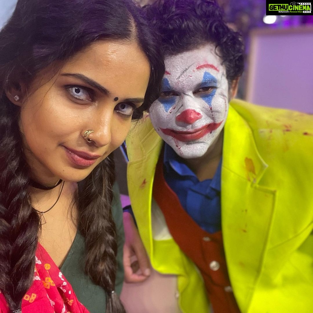 Samyuktha Shanmughanathan Instagram - The glory is not in never falling, but in rising every time you fall. Playing blind and impoverished for this act.. makes me feel grateful for even the little things we take for granted immense respect to the differently abled,more power to you ♥️ Soulful performance 🎭 @jithanramesh_official @manichandra_official