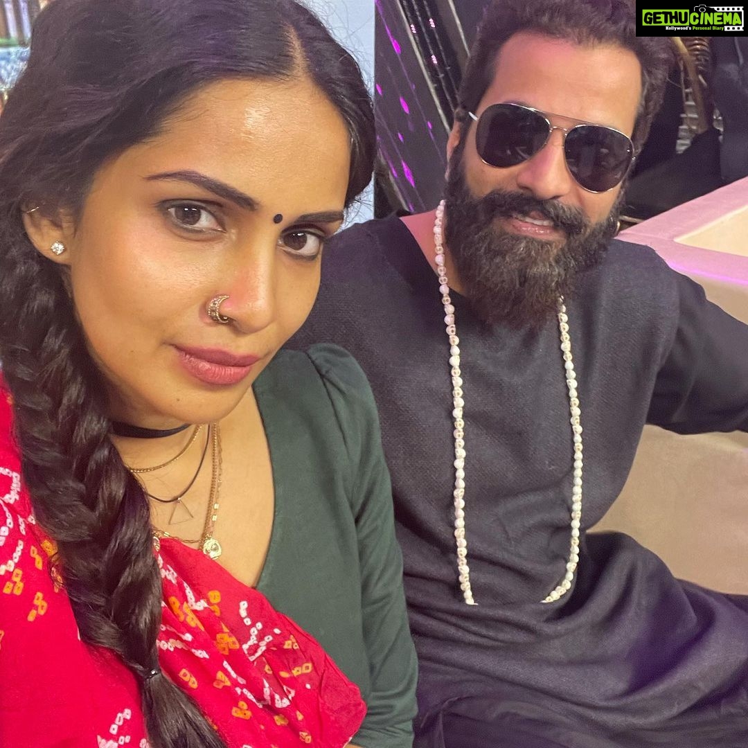 Samyuktha Shanmughanathan Instagram - The glory is not in never falling, but in rising every time you fall. Playing blind and impoverished for this act.. makes me feel grateful for even the little things we take for granted immense respect to the differently abled,more power to you ♥️ Soulful performance 🎭 @jithanramesh_official @manichandra_official