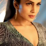 Samyuktha Shanmughanathan Instagram - 900k insta fam!! I love love you guys!! ♥️♥️♥️♥️ Thank you for always supporting and cheering for me 🤗🤗 At the age of 35 and with a lil baby boy in my arm, I have had to rebuild my life all over again from scratch. I m so overwhelmed by the kind of love & support I get from you guys..totally unexpected .. thank you for standing by me.. grateful forever ♥️♥️♥️ The picture photographed by @v.s.anandhakrishna is definitely one of my favorites. Feels like the picture says; come on now! You got this! #courage