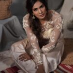 Samyuktha Shanmughanathan Instagram - Take time to chill 😋🥰 @nallisilksarees @nallifashions ♥️