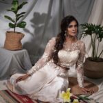 Samyuktha Shanmughanathan Instagram - Take time to chill 😋🥰 @nallisilksarees @nallifashions ♥️