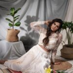 Samyuktha Shanmughanathan Instagram - Take time to chill 😋🥰 @nallisilksarees @nallifashions ♥️