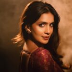 Samyuktha Shanmughanathan Instagram – One of my favorite clicks in the recent times. What do you think ? 

Concept : @shamini_shankar_official 
Photographer: @murlee_photography
MUA : @lakmeacademychennai @ramyaa_makeupartistry 
Saree: @shri_she