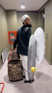 Sana Khan Instagram - Some candid ones tht I shot while he doing my khidmat🥰
MashAllah 

The whole pregnancy phase was tough but also beautiful in so many ways ♥️
I was in my last few days of 8th month SubhanAllah and Allah choose us for dawat work in Uk.
As patners we realise we love each other more every passing day.
A a woman will never forget how she was treated during her pregnancy🥹

Ps: He was always stressed out in terms of my n baby’s comfort.I definitely saw a different person altogether ♥️

May we always love each other like this n even more in this duniya n Akhirah 🌹

Allahu Akbar 🤲🏻

#sanakhan #anassaiyad #alhamdulillah #pregnancy #struggles
