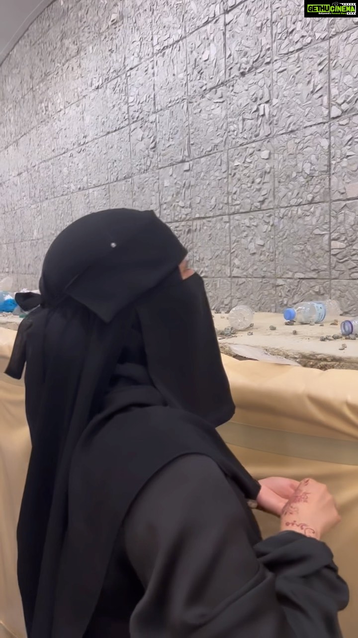 Sana Khan Instagram - Eid ul Adha Mubarak Everyone ✨ Pelting stones on shaytan is not just a hajj ritual it’s something that we need to adapt in our lives and tht is to fight shaytan everyday. He will tell u be angry, fight with so n so, abuse,insult, look down upon people, feel superior, fight for wrong issues , break ties with family n friends. He will attract you towards zina, interest, behayai,music, lies, cheat. Knw that he is our biggest enemy in this world n all he wants is us to go to jahannam with him. On the day of qayamah when u will blame him in front of Allah swt he will defend saying “I never made u sin I just invited u and u happily did it, I didn’t pull ur hand n made u do so” Brothers/ sisters don’t fall for his trap. Knw that this moment will pass but what will stay with u is the gunah or the good deed tht will go with u in the qabr. This is what Hajj teaches us all. May Allah guide us all we just need to be little brave to say NO ✨ This video is from my hajj 2022 🥹 #sanakhan #anassaiyad #hajj #alhamdulillah #allahuakbar #jamarat #mina