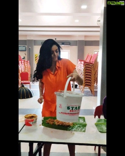 Sanam Shetty Instagram - Sunday special 🍛 . . @amburstarbriyani.since1890 @promakeup_chennai @promakeup_bridal_studio @style.withsneha @sneha__mithran @coolclub_chennai @aj_gardens_sholavaram #lunchmenü #comingup 📸 #bts #fashion #shoot