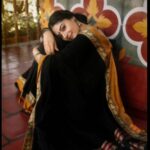 Sanam Shetty Instagram - What's your secret wish? . . . Outfit @kaarigai.sarees Photography @the_girl_with_the_cam_ Styling @ival.amali Makeup @diyamakeover_ Hair @allurebeauty_princy #womenofindia #cottoncraze #kaarigaisarees #mondaymoods #portrait #blacklove #happyevening