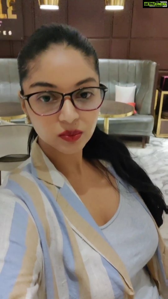 Sanam Shetty Instagram - Lookin bossy..feelin goofy ππ©βπ« ! Pumping up my power quotient with this super comfortable linen bazer co-ords from @coolclub_chennai , Greams Road #midweek #powergirl #corporatestyle #summerfabric #linensuit #pastel #powderblue #breezybeige #reels #reelsinstagram