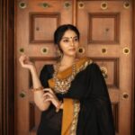 Sanam Shetty Instagram - What's your secret wish? . . . Outfit @kaarigai.sarees Photography @the_girl_with_the_cam_ Styling @ival.amali Makeup @diyamakeover_ Hair @allurebeauty_princy #womenofindia #cottoncraze #kaarigaisarees #mondaymoods #portrait #blacklove #happyevening