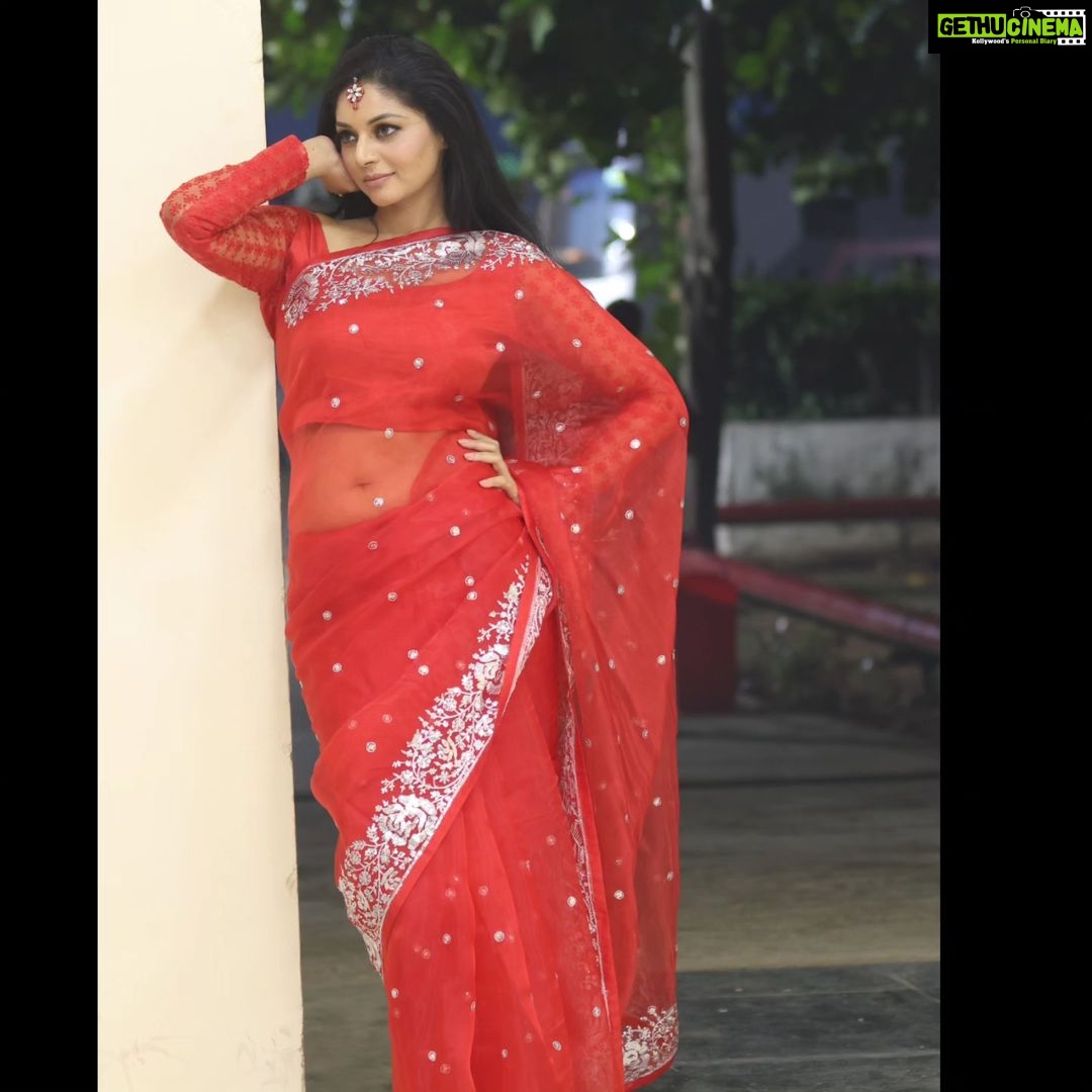 Sanam Shetty Instagram - Welcome the weekend in style π . . . Outfit @_sindhufashions_ Photography @arunprasath_photography MUH @rithuzmakeupartistry Styling @sindhukruthika @sindhuelangovan06 #happyweekend #red #organza