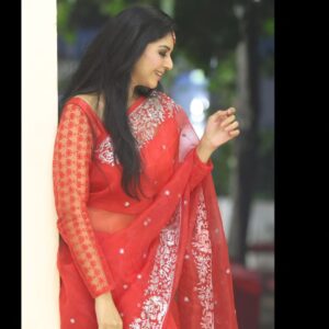 Sanam Shetty Instagram - Welcome the weekend in style 💃 . . . Outfit @_sindhufashions_ Photography @arunprasath_photography MUH @rithuzmakeupartistry Styling @sindhukruthika @sindhuelangovan06 #happyweekend #red #organza