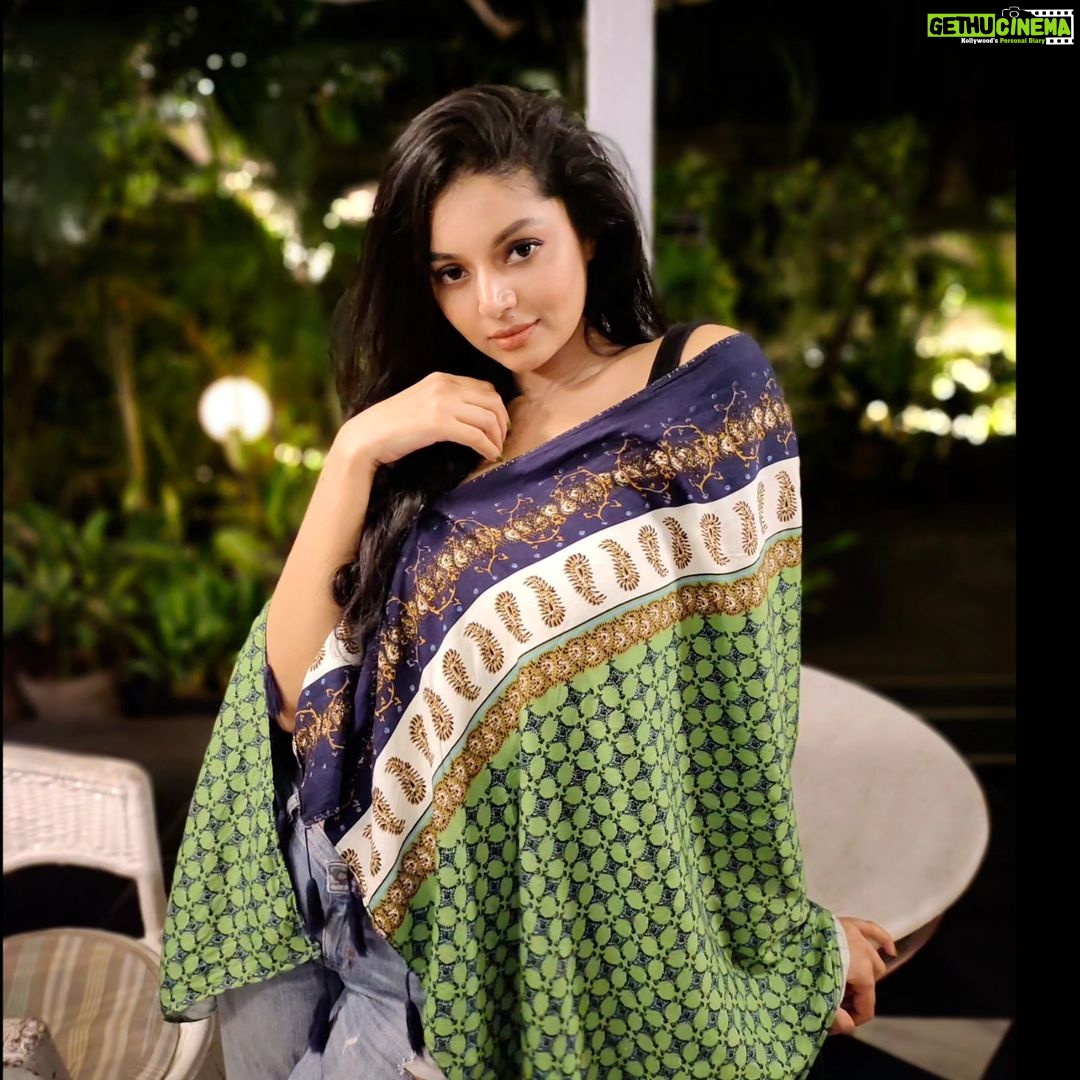 Sanam Shetty Instagram - Morning peeps 🌄 . . . Pc @balaji_2888 @amethystchennai #trendy #thursday #scarfstyle #check #happyday #bohemian