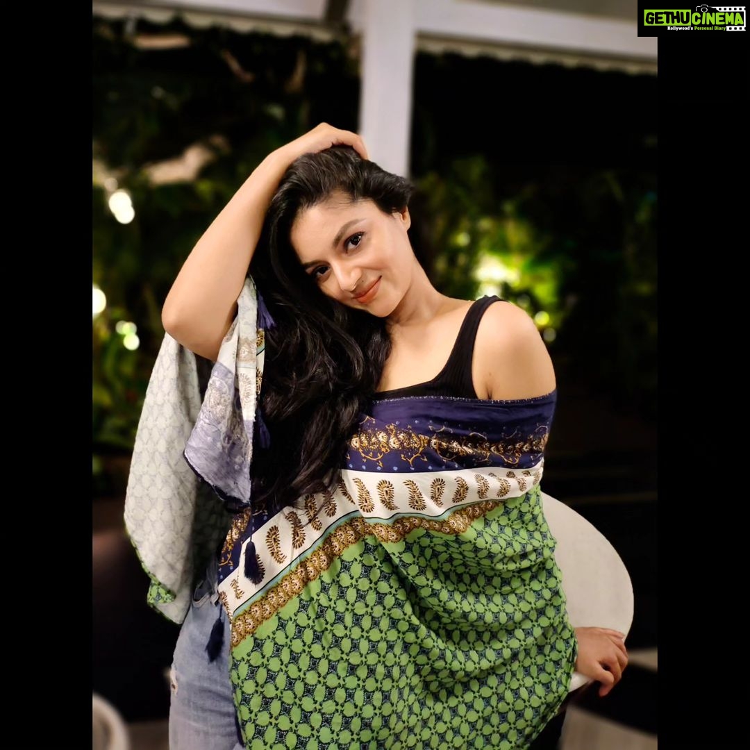 Sanam Shetty Instagram - Morning peeps 🌄 . . . Pc @balaji_2888 @amethystchennai #trendy #thursday #scarfstyle #check #happyday #bohemian