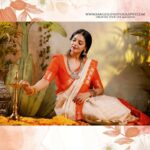 Sanam Shetty Instagram - Wishing you all a prosperous Varamahalakshmi Vratam and happy Thriketa Onam celebrations 💐 ✨ ✨ ✨ Outfit @_sindhufashions_ Photography @rangoli_photography MUH @rithuzmakeupartistry Styling @sindhukruthika @sindhuelangovan06 Jewellery @chennai_jazz #festivities #onamlook #cottonsareecollections #orangecreme