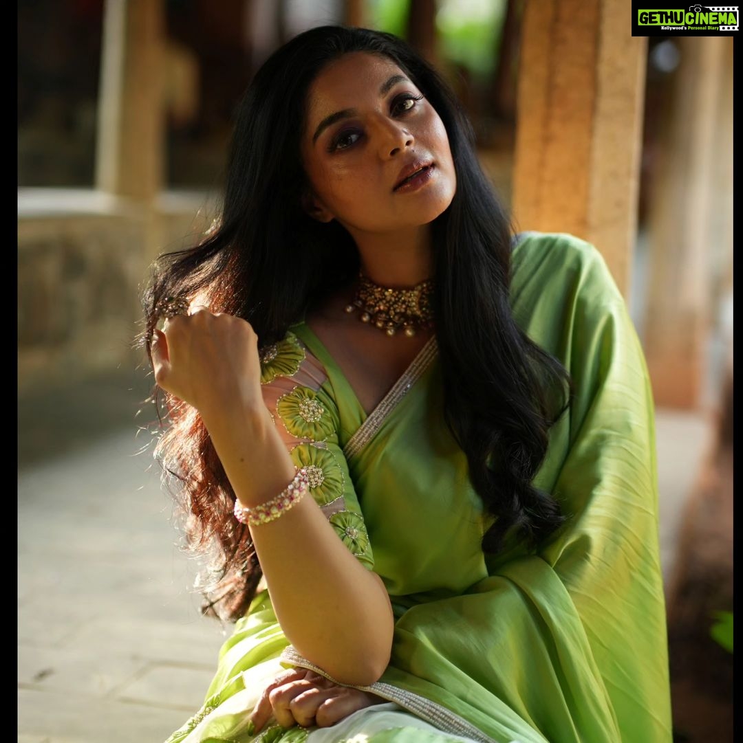 Sanam Shetty Instagram - Dare to be raw & unfiltered? π . . . Outfit @savinidii_official Click @murlee_photography Organised by @shamini_shankar_official MUH @ratnamakeupartist @mahi_hairdo Jewellery @chennai_jazz Venue @dakshinachitra_heritagemuseum #sweetsweat #loveyourskin #filterfree #comingup #fashion #shoot #happyevening