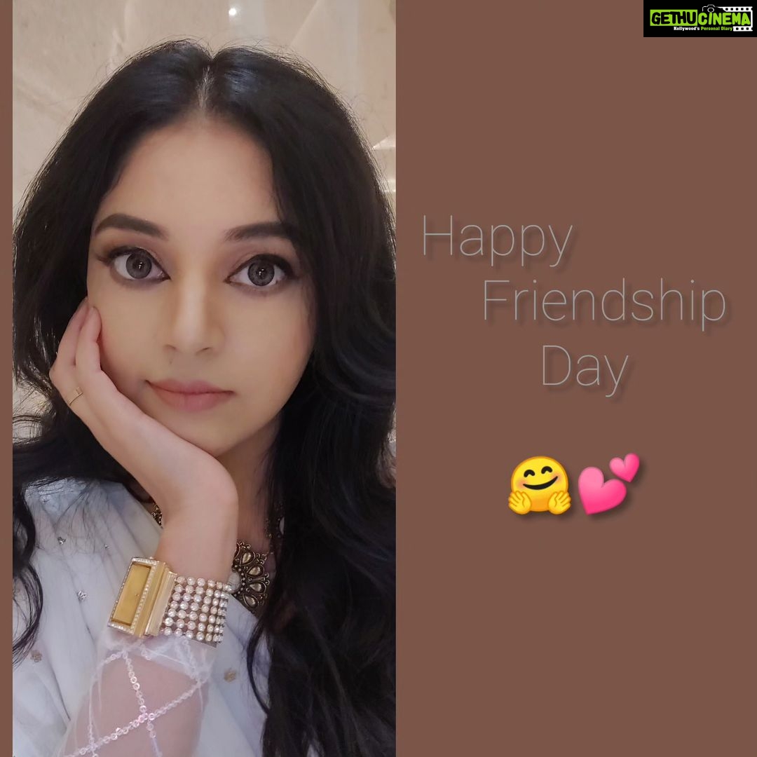 Sanam Shetty Instagram - Vibe with your tribe π€ Happy Friendship Day Thanks to all my absolutely sweetest & bestest friends who just offer unconditional care & no judgements π€ #happyfriendshipday Outfit @fascinodresses_by_shyn MUH @vaishuzmakeover
