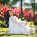 Sanam Shetty Instagram - Happy weekend 💚 . . . Outfit @ival.amali Photography @adam_kae @arvinthiyer MUH @monz_makeover Location @darzaluxuryresorts #whiteweekend #chiffon #anarkali #splashofgreen #vibranthues