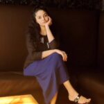 Sanam Shetty Instagram - Content khaga ennelam panna vendiyadha iruku 🙆 #shootstruggles #funfriday #reels #reelsinstagram