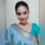 Sanam Shetty Instagram - How's your evening? #tgif 💙 #sareecollection #selfmakeup