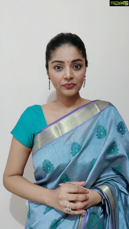 Sanam Shetty Instagram - Your low income should never become the reason to curb your child's higher education. Sumangala Steel Scholarship opens its doors to students from low income families who work in Construction industry. உங்கள் குழந்தையும் ஆகலாம் இன்ஜினியர். Download the Applications from - https://sumangalasteel.in (Direct Link in story) to read about the eligibility criteria and avail benefits of the scholarship. Last date for application submission is July 30th. Initiative of @sumangalasteel Organised by @alokinfotechchennai #studentscholarship #giftofeducation🎓