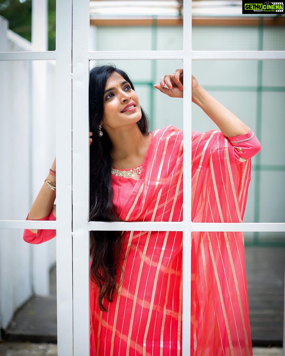 Sanchita Shetty Instagram - Happy September ๐ธ๐บ Photography captured by : @aaronprince_photography @tales_by_a ๐ธ๐ธ Makeup-hairstyle : @makeup_by_jayanthi #salwar #salwarsuits #salwarkameez #green #peace #joy #love #happy #september #hope #miracles #blessings #happyseptember #sanchita #sanchitashetty #spreadlovepositivity โค๏ธ
