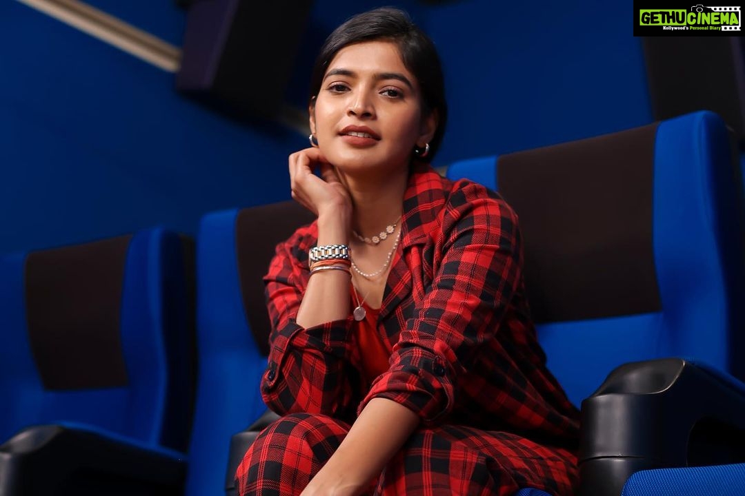 Sanchita Shetty Instagram - Barbie watching the Barbie ❤️💕 Photography captured by : @aaronprince_photography Outfit : @naziasyedofficial Makeup-hairstyle : @makeup_by_jayanthi #peace #joy #love #barbie #barbielove #barbiegirl #barbiestyle #specialbarbie #barbiedoll #sanchita #sanchitashetty #spreadlovepositivity ❤️