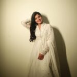 Sanchita Shetty Instagram – Happiness can exist only in Acceptance 🤍

Photography captured by : @aaronprince_photography 
Beautiful white salwar from : @naziasyedofficial 
Makeup-hairstyle : @makeup_by_jayanthi

#peace #joy #love #salwar 
#salwarsuits #pure #white #whitesalwarsuit 
#sanchita #sanchitashetty #spreadlovepositivity ❤️
