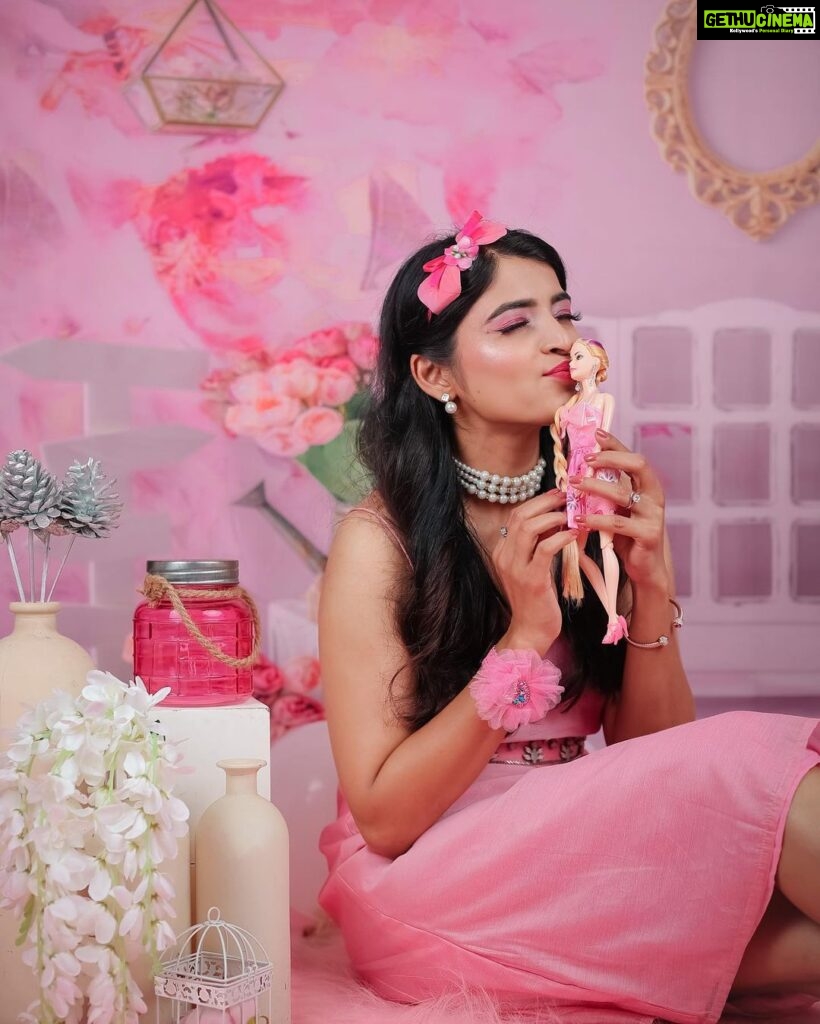 Sanchita Shetty Instagram - My special barbie 💞 Photography captured by : @tales_by_a 📸📸 Beautiful peach pink dress from : @naziasyedofficial Makeup-hairstyle : @makeup_by_jayanthi #peace #joy #love #barbie #barbielove #barbiegirl #barbiestyle #specialbarbie #barbiedoll #sanchita #sanchitashetty #spreadlovepositivity ❤