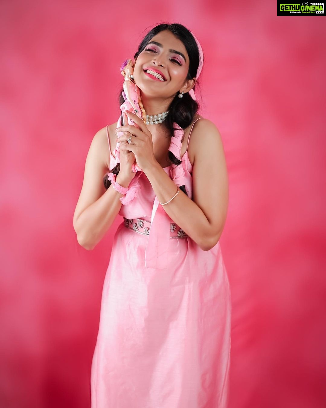 Sanchita Shetty Instagram - My special barbie π Photography captured by : @tales_by_a πΈπΈ Beautiful peach pink dress from : @naziasyedofficial Makeup-hairstyle : @makeup_by_jayanthi #peace #joy #love #barbie #barbielove #barbiegirl #barbiestyle #specialbarbie #barbiedoll #sanchita #sanchitashetty #spreadlovepositivity β€οΈ