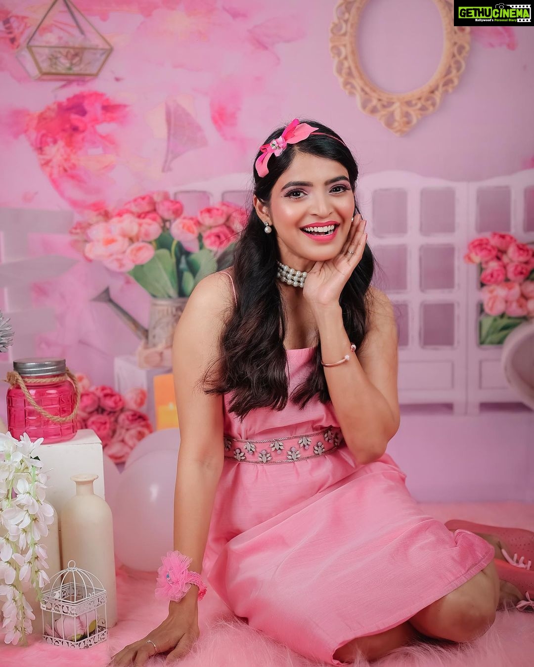 Sanchita Shetty Instagram - My special barbie π Photography captured by : @tales_by_a πΈπΈ Beautiful peach pink dress from : @naziasyedofficial Makeup-hairstyle : @makeup_by_jayanthi #peace #joy #love #barbie #barbielove #barbiegirl #barbiestyle #specialbarbie #barbiedoll #sanchita #sanchitashetty #spreadlovepositivity β€οΈ