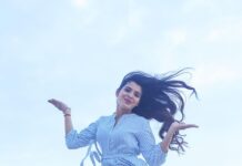 Sanchita Shetty Instagram - Fly high up in the sky 🦋 Photography captured by : @tales_by_a 📸📸 @aaronprince_photography Makeup-hairstyle : @makeup_by_jayanthi #peace #joy #love #one #small #step #can #change #your #life #streetstyle #sunset #keepsmiling #sanchita #sanchitashetty #spreadlovepositivity ❤️
