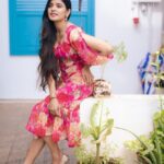 Sanchita Shetty Instagram - 💞 Photography captured by : @aaronprince_photography Makeup-hairstyle : @makeup_by_jayanthi Cloths : @shringaarclothing #sanchitaquotes #life #peace #joy #love #keepsmiling #flower #flowers #pinkdress #pink #pinkcolor #pinkpinkpink #sanchita #sanchitashetty #spreadlovepositivity ❤️