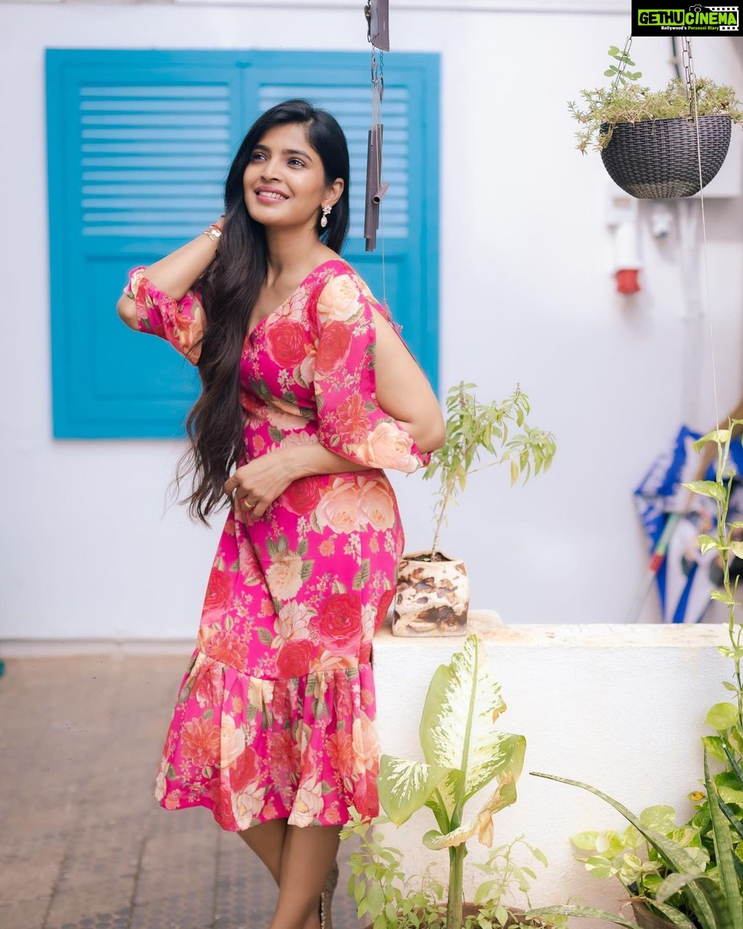 Sanchita Shetty Instagram - π Photography captured by : @aaronprince_photography Makeup-hairstyle : @makeup_by_jayanthi Cloths : @shringaarclothing #sanchitaquotes #life #peace #joy #love #keepsmiling #flower #flowers #pinkdress #pink #pinkcolor #pinkpinkpink #sanchita #sanchitashetty #spreadlovepositivity β€οΈ