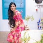 Sanchita Shetty Instagram - 💞 Photography captured by : @aaronprince_photography Makeup-hairstyle : @makeup_by_jayanthi Cloths : @shringaarclothing #sanchitaquotes #life #peace #joy #love #keepsmiling #flower #flowers #pinkdress #pink #pinkcolor #pinkpinkpink #sanchita #sanchitashetty #spreadlovepositivity ❤️