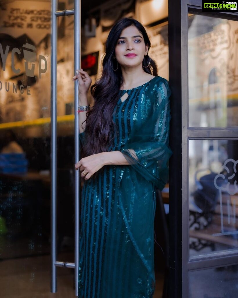 Sanchita Shetty Instagram - Love is the only thing that heals Everything ❤ Photography captured by : @aaronprince_photography @tales_by_a 📸📸 Makeup-hairstyle : @makeup_by_jayanthi #salwar #salwarsuits #salwarkameez #green #peace #joy #love #sanchita #sanchitashetty #spreadlovepositivity ❤