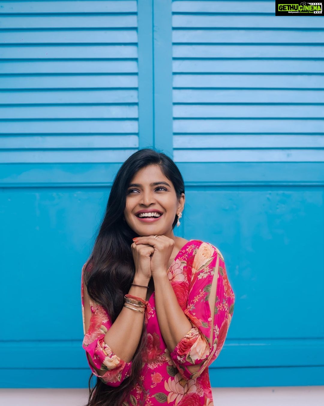 Sanchita Shetty Instagram - The best moment in your life is the present moment. 💞 Sanchita quotes ❤️ Photography captured by : @aaronprince_photography Makeup-hairstyle : @makeup_by_jayanthi Cloths : @shringaarclothing #sanchitaquotes #life #peace #joy #love #keepsmiling #flower #flowers #pinkdress #pink #pinkcolor #pinkpinkpink #sanchita #sanchitashetty #spreadlovepositivity ❤️