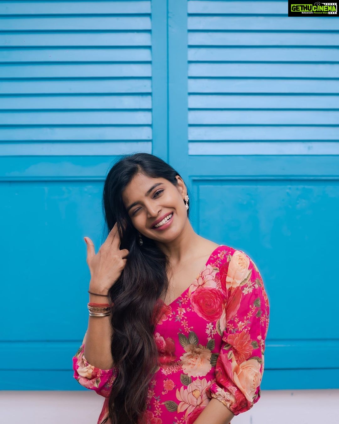 Sanchita Shetty Instagram - The best moment in your life is the present moment. 💞 Sanchita quotes ❤️ Photography captured by : @aaronprince_photography Makeup-hairstyle : @makeup_by_jayanthi Cloths : @shringaarclothing #sanchitaquotes #life #peace #joy #love #keepsmiling #flower #flowers #pinkdress #pink #pinkcolor #pinkpinkpink #sanchita #sanchitashetty #spreadlovepositivity ❤️