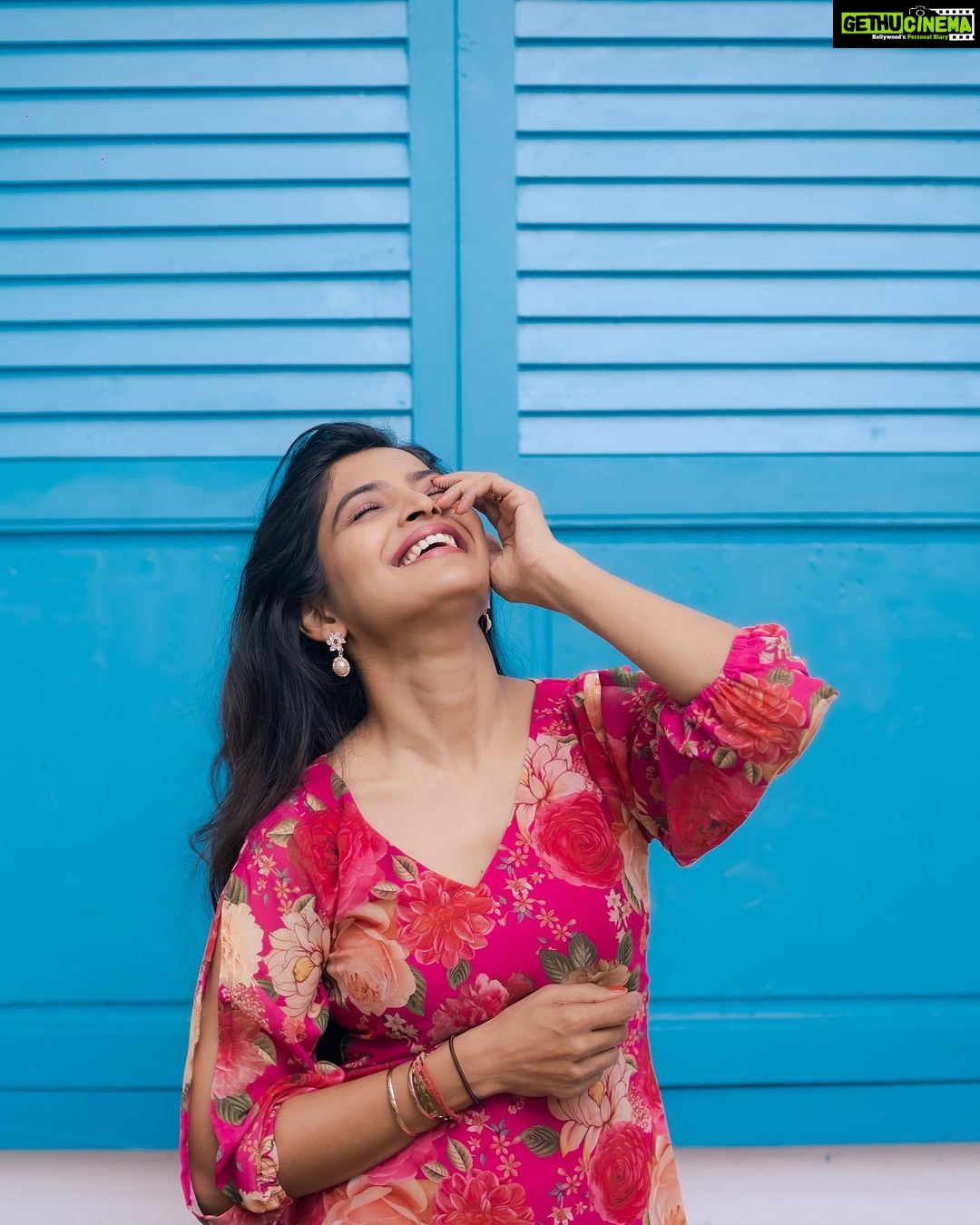 Sanchita Shetty Instagram - The best moment in your life is the present moment. 💞 Sanchita quotes ❤️ Photography captured by : @aaronprince_photography Makeup-hairstyle : @makeup_by_jayanthi Cloths : @shringaarclothing #sanchitaquotes #life #peace #joy #love #keepsmiling #flower #flowers #pinkdress #pink #pinkcolor #pinkpinkpink #sanchita #sanchitashetty #spreadlovepositivity ❤️
