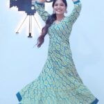 Sanchita Shetty Instagram – “If you want to be more alive, love is the
truest health.” Rumi 

Twirling was so much fun but don’t miss the end expression 😆😍

#peace #joy #love #spin #spinning #spinningdoll 
#sanchita #sanchitashetty #spreadlovepositivity ❤️