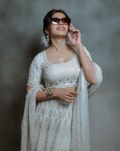 Sanchita Shetty Instagram - I see you 🥰

Photography captured by : @tales_by_a 📸📸 
Beautiful lehanga from : @naziasyed @naziasyedofficial 
Makeup-hairstyle : @makeup_by_jayanthi

#peace #joy #love 
#sanchita #sanchitashetty #spreadlovepositivity ❤️
