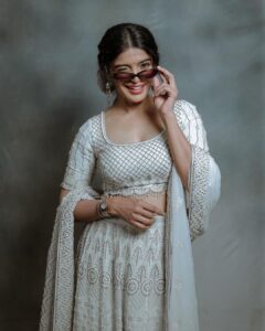 Sanchita Shetty Instagram - I see you 🥰

Photography captured by : @tales_by_a 📸📸 
Beautiful lehanga from : @naziasyed @naziasyedofficial 
Makeup-hairstyle : @makeup_by_jayanthi

#peace #joy #love 
#sanchita #sanchitashetty #spreadlovepositivity ❤️